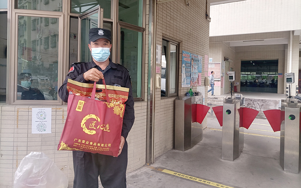 贺新春，迎新年，中粤祝各位新春快乐！